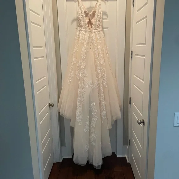 House of Wu Wedding dress.  Ivory/Nude size 12 fits like an 8. - Picture 10 of 12